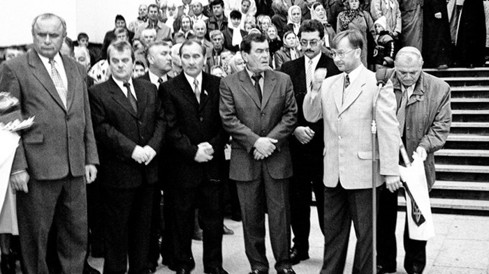 Справа наліво староста Свято-Покровського собору Василь Червоній, міський голова Рівного Віктор Чайка, перший заступник голови Рівненської облради Валентин Крока, заступник голови Рівненської ОДА Олександр Чуприна. Фото: єпархія ПЦУ