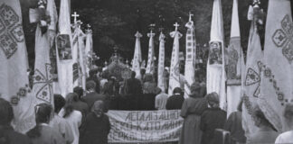 Коло собору Святого Юра, 17 вересня 1989 р. Світлив Богдан Гладун