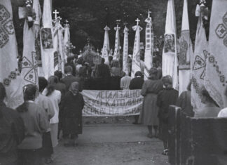 Коло собору Святого Юра, 17 вересня 1989 р. Світлив Богдан Гладун