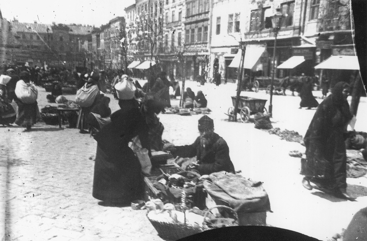 Торгівля на вулицях міста, 1880-1930-ті роки