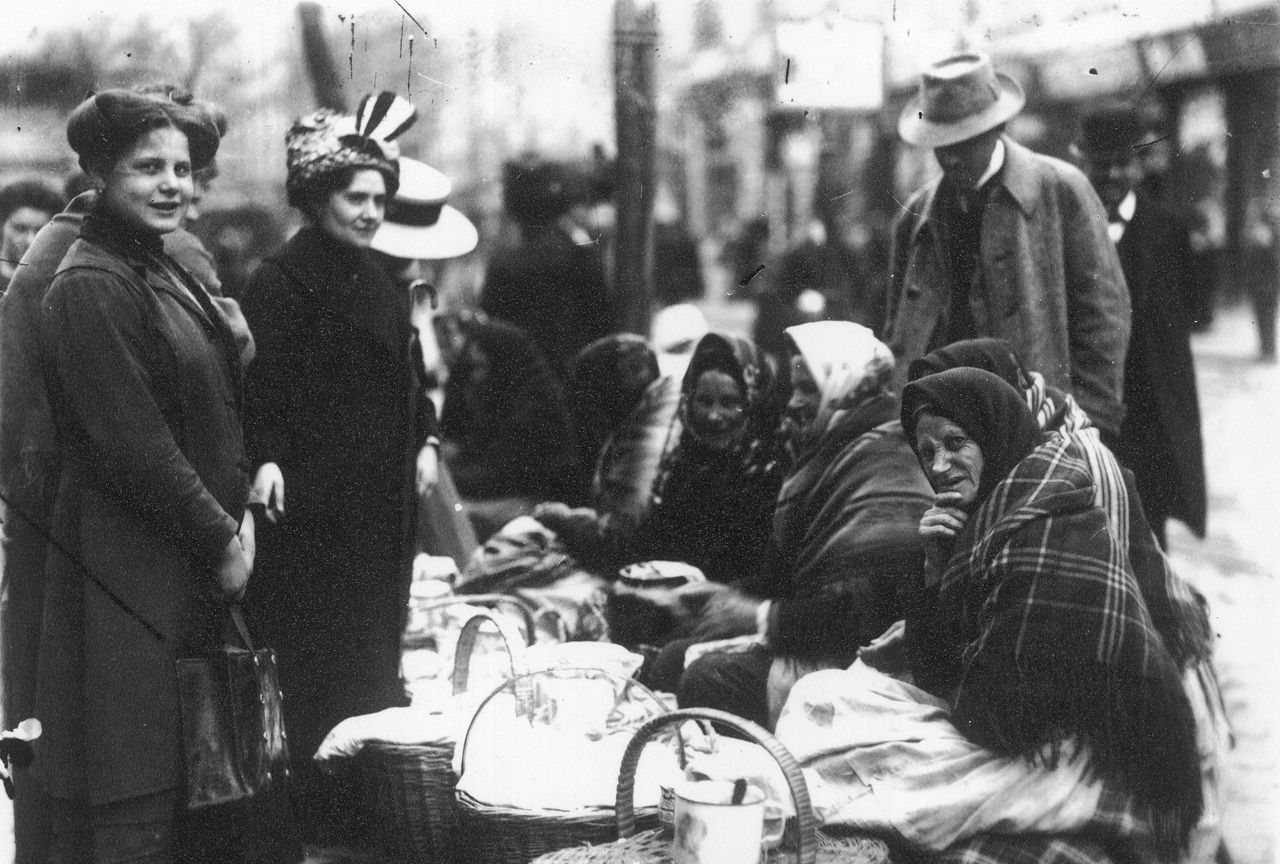 Торгівля на вулицях міста, 1880-1930-ті роки