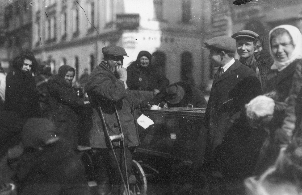 Торгівля на вулицях міста, 1880-1930-ті роки