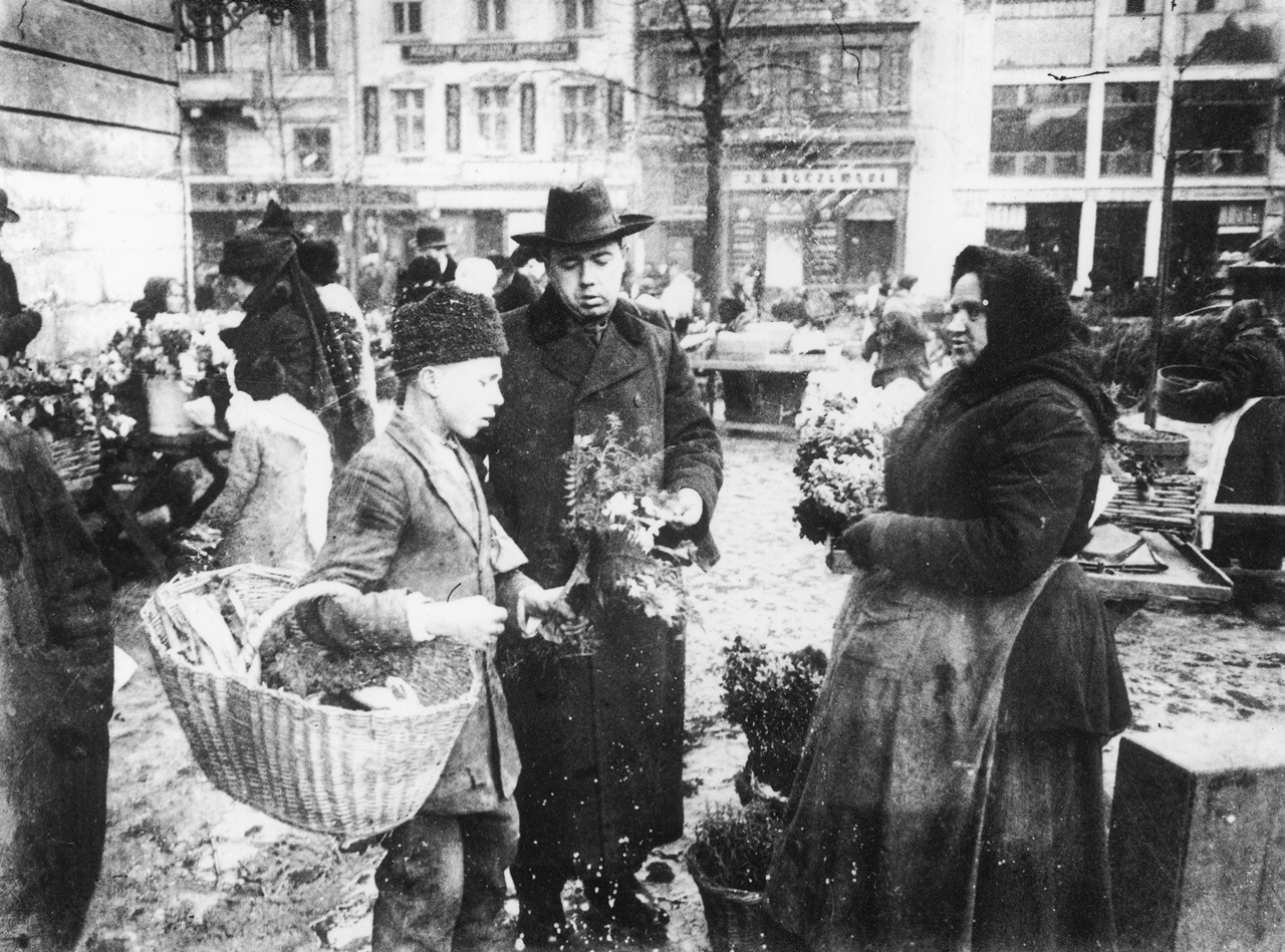 Торгівля на вулицях міста, 1880-1930-ті роки