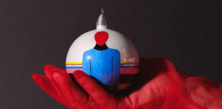 Ялинкова куля за мотивами творчості Казимира Малевича