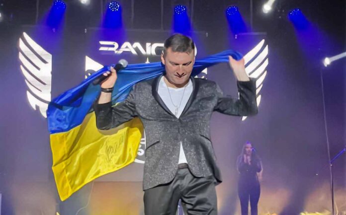 ЗАЛІСКО з прапором від генерала Залужного