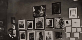 ський біля експозиції своїх творів на виставці ГДУМ. Львів, 1924