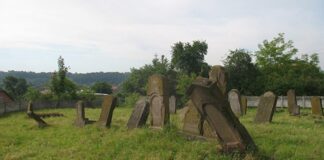 Караімський цвинтар в Галичі
