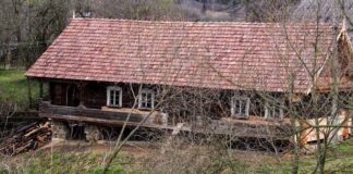 Бойківська хата. Фото: facebook.com/yuriyholodpage