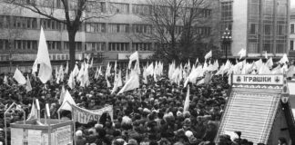 Живий ланцюг в Івано-Франківську 21.01.1990. Світлив Богдан Гладун