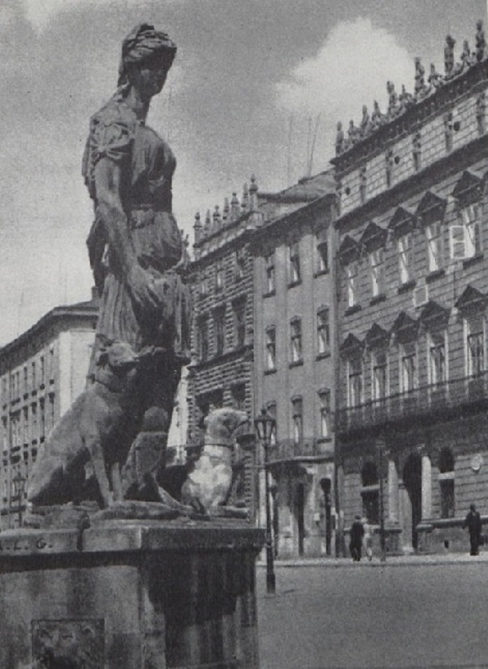 Скульптура богині Діани