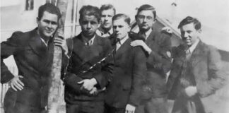 Старші гімназисти на фоні будинку бурси ім. Маркіяна Шашкевича в Бродах. 1937 р. Зліва на право: Роман Лящук, Петро Федун, М. Петришин, Юрій Федорук, Кирило Якимець та Євген Дуткевич