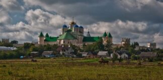 Здалеку й справді скидається на казковий замок. Фото з мережі “Інтернет”