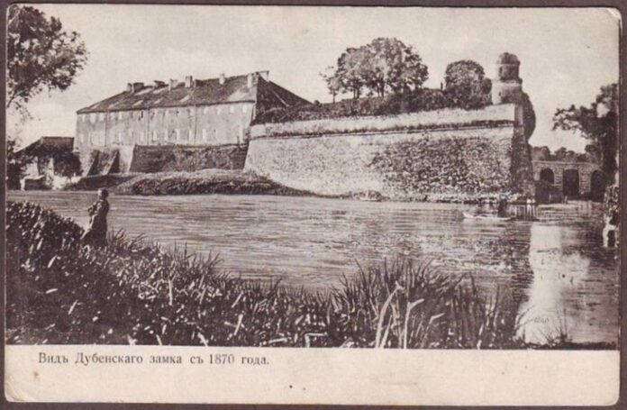 Одне з найстаріших зображень Дубенського замку. Можливо саме тут десь під стінами старої фортеці випробовували дубенських відьом водою?
