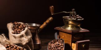 Приготувати каву правильно не так то легко / фото ua.depositphotos.com