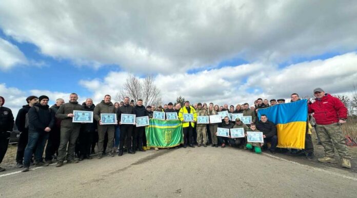 На Львівщині висадили рекордну 17-кілометрову «Алею Героїв»