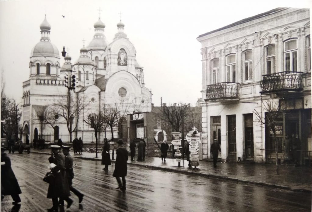Той самий будинок, де був ресторан “Адріа”, а потім бар “Kotwica”, фото 1943 року