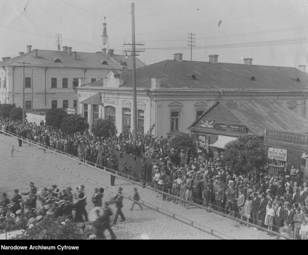 Турецька цукерня “Ангора”. На місці цієї будівлі нині дев’ятиповерхівка на Майдані Незалежності