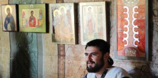 Остап Лозинський на міжнародному пленері іконопису в Новиці, фот. Архів міжнародного пленеру іконопису в Новиці