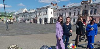 У Жовкві встановили рекорд з виготовлення найбільших вишитих писанок