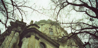 Світлина з фотовиставки Олександра Звіра "Музика архітектури"