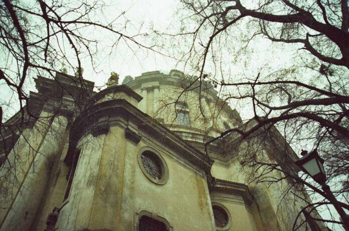 Світлина з фотовиставки Олександра Звіра "Музика архітектури" Світлина з фотовиставки Олександра Звіра "Музика архітектури"