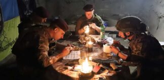 Військові створили писанки, які можна придбати в Гарнізонному храмі. Фото 80 ОДШБ