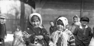 Українці традиційно на святкування Великодня одягали найкраще вишите вбрання. Фото: facebook "Сила роду"