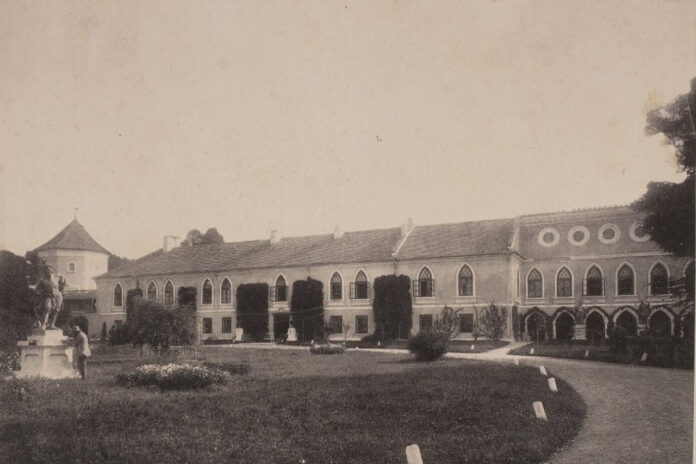 Замок в Руді Магерівській