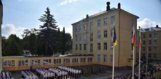 Ритуал випуску у Львівському ліцеї з посиленою військово-фізичною підготовкою імені Героїв Крут