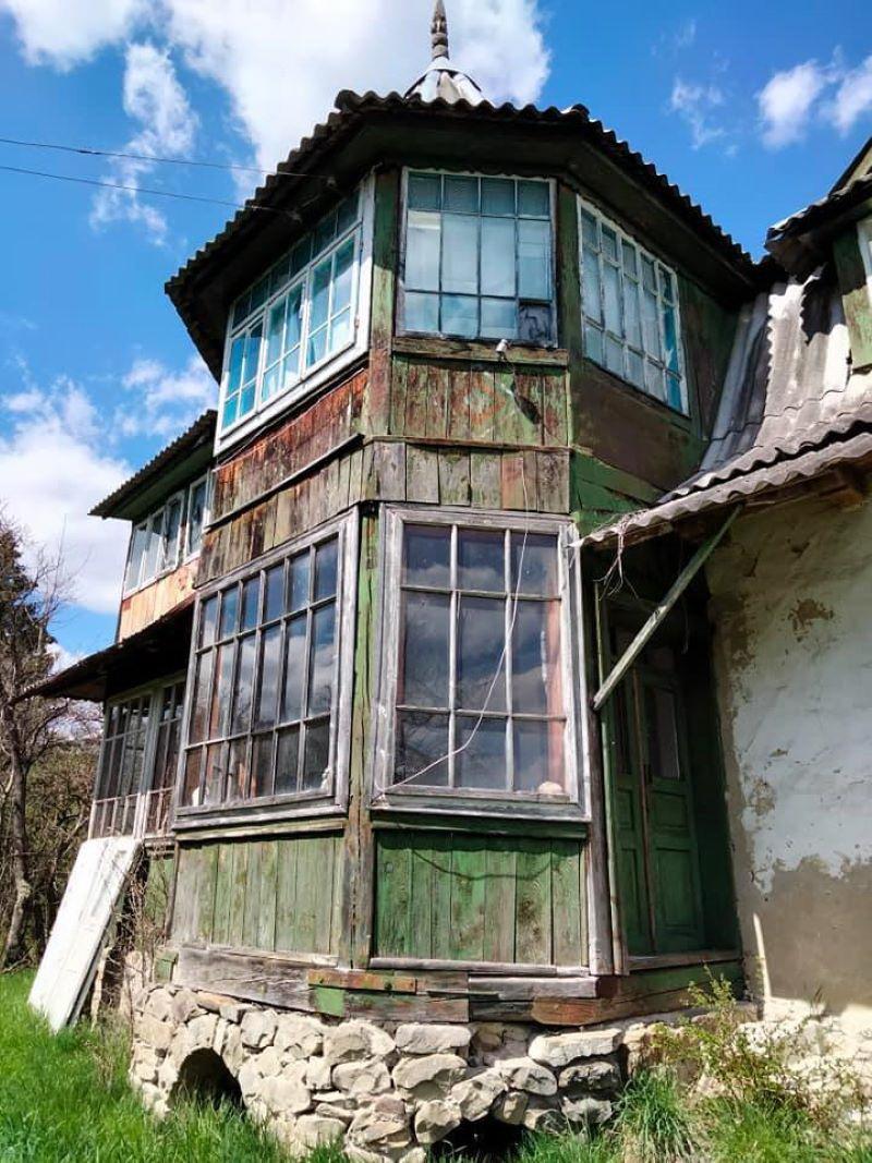 Напівзруйнована вілла Ірини Вільде. Джерело: glavcom.ua