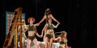 Сцена з вистави “Дочки”