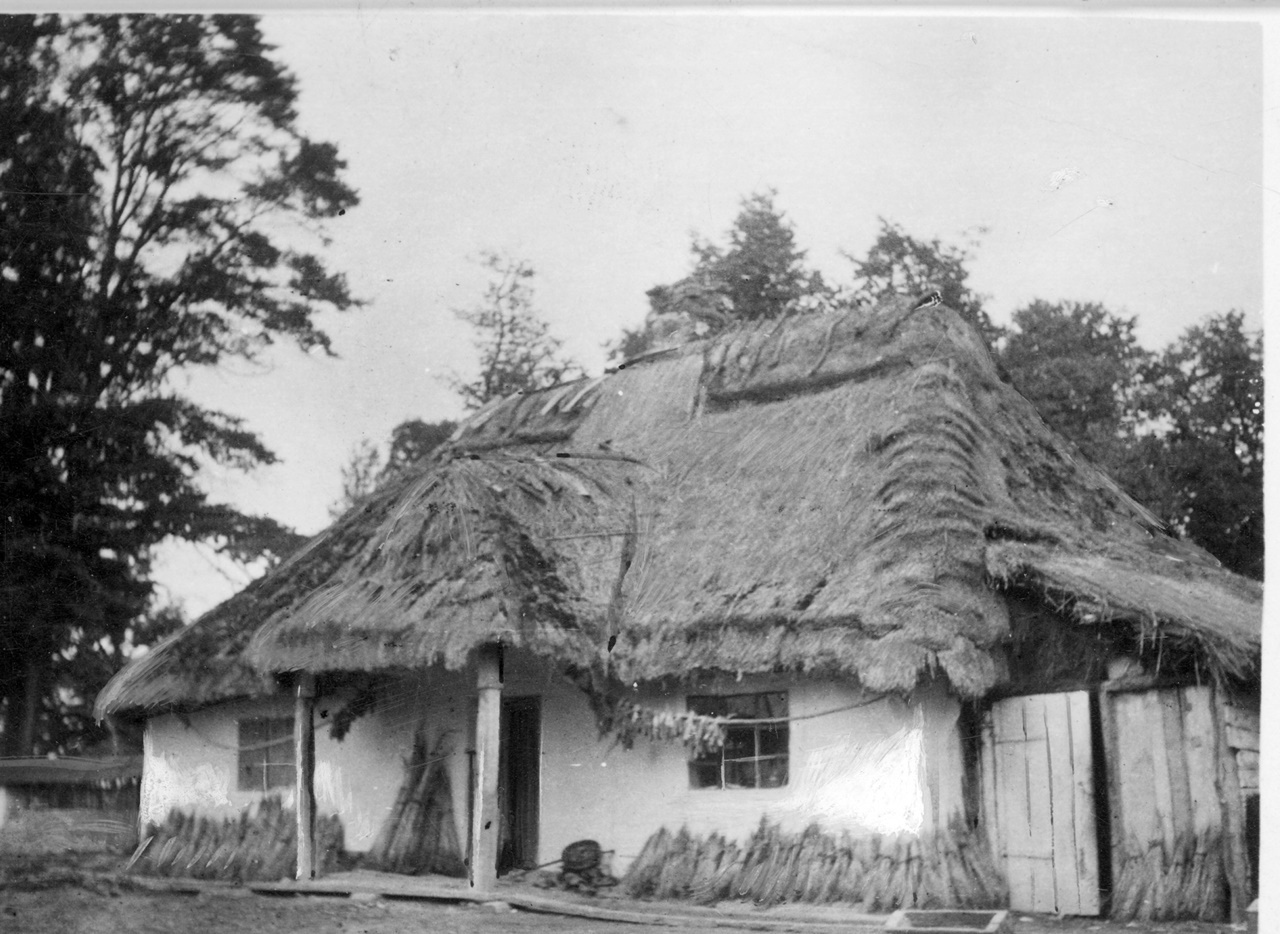 Деревʼяна хата зі стріхою, Белз, 1920-ті