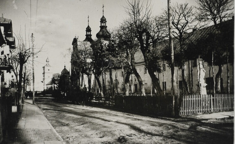 Белз, на фото суд та церква, 1930-ті роки