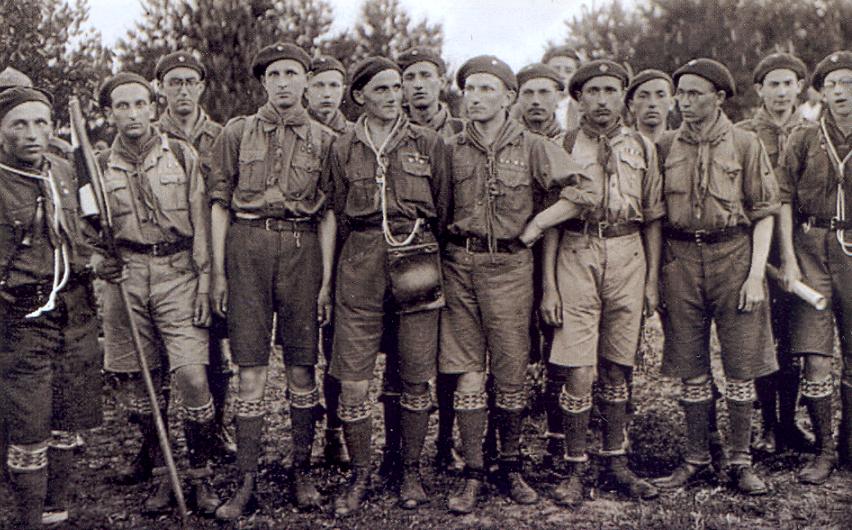 Роман Шухевич (пятий від ліва у першому ряді). 1929 рік.