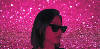 Співачка THE VITORIEN