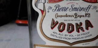 Етикетка горілки "Smirnoff"