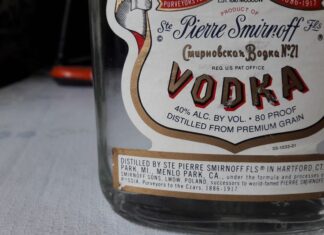 Етикетка горілки "Smirnoff"