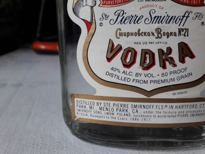 Етикетка горілки "Smirnoff"