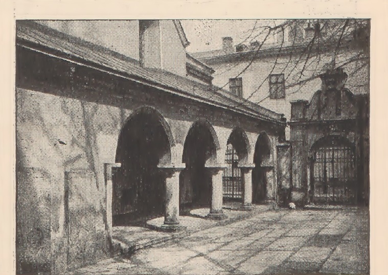 Біля Вірменського храму, 1938 р.