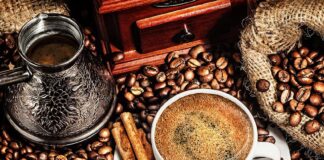 Кава з корицею