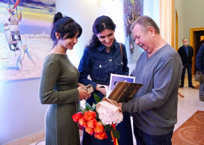 Виставка Петра Сипняка у Львівській філармонії. Фото: Віталій Грабар Виставка Петра Сипняка у Львівській філармонії. Фото: Віталій Грабар