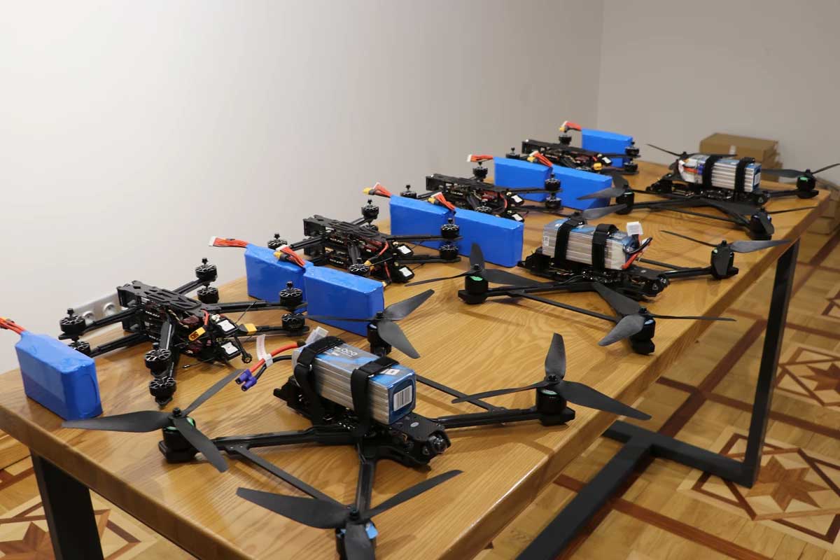 Артист SHUMEI передав чергову партію FPV–дронів для ЗСУ