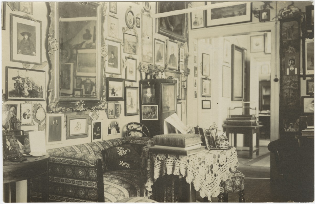 Інтер'єр палацу Жевуських-Лянцкоронських в Роздолі на Львівщині, кін. ХІХ-поч. ХХ ст.