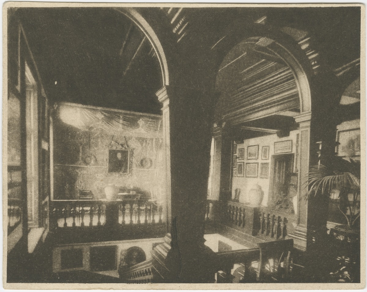 Інтер'єр палацу Жевуських-Лянцкоронських в Роздолі на Львівщині, кін. ХІХ-поч. ХХ ст.