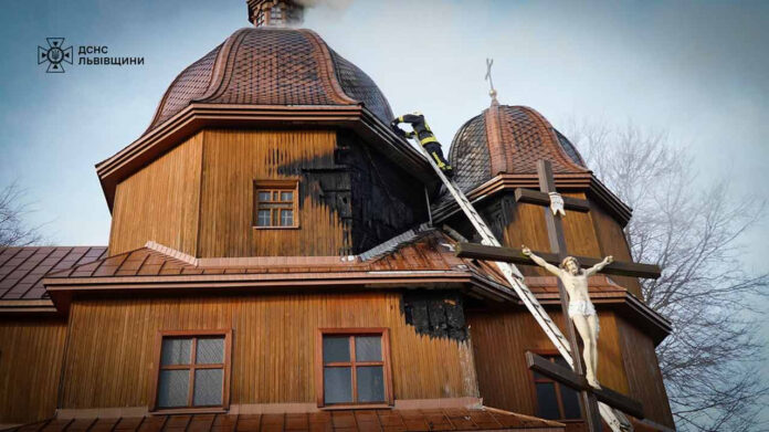 Дерев’яна церква в селі Глинець на Львівщині