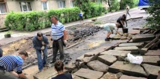 Занедбані єврейські надгробки у Львові. Фото: Олександр Назар