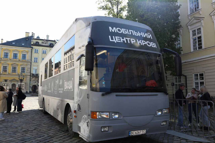 Мобільний центр крові на Площі Ринок: перша виїзна донація в 2025 році 