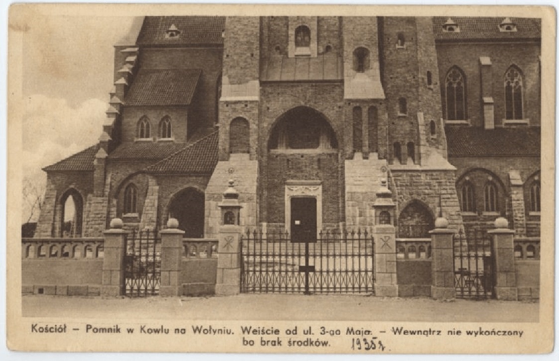 Ще одна листівка, на якій зазначається, що внутрішні роботи не закінчені через брак коштів. Подібні листівки випускав Комітет з будівництва костелу, аби їх могли придбавати і вносити пожертви (див. наступне фото)