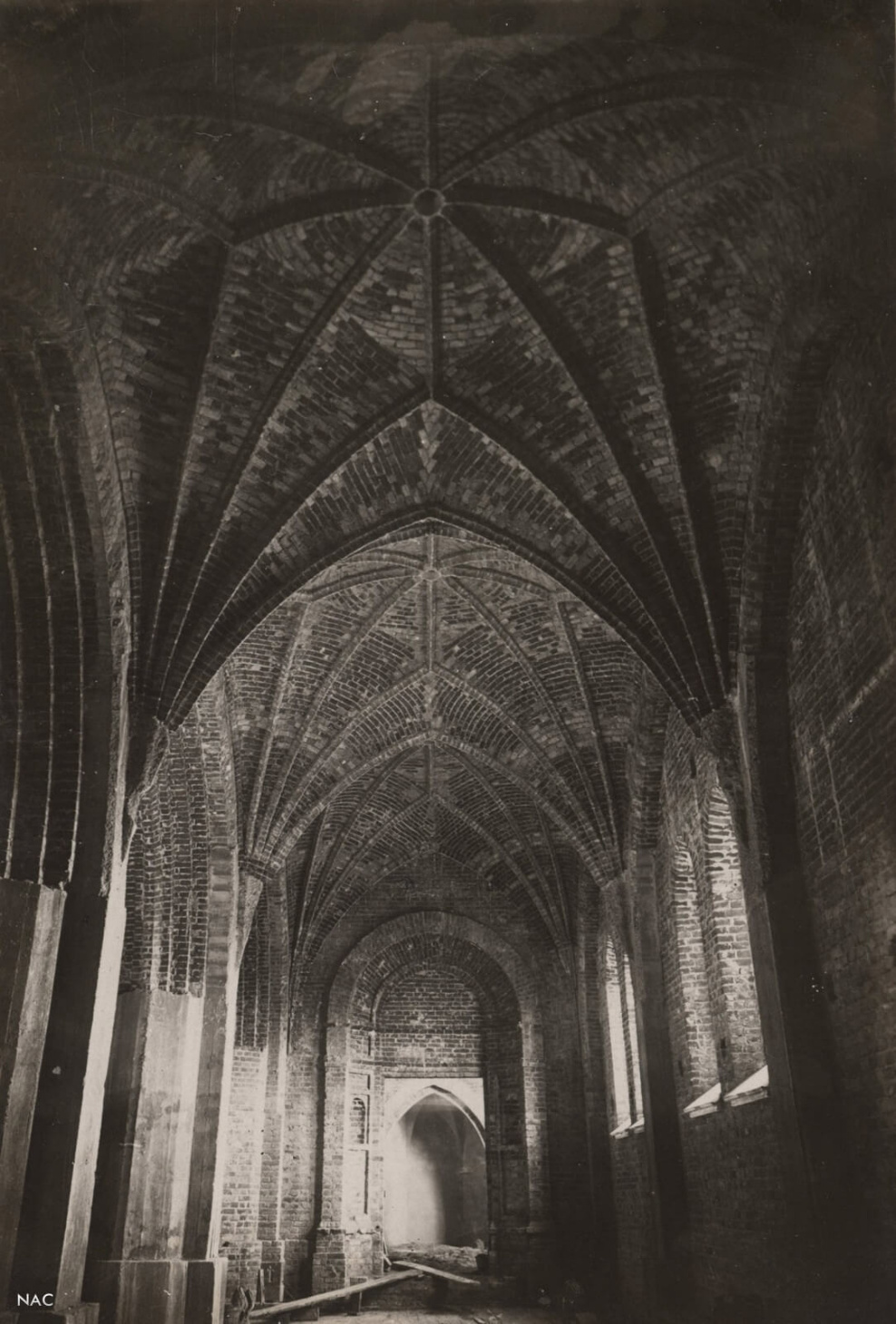 Нервюрне склепіння костелу ще неоштукатурене