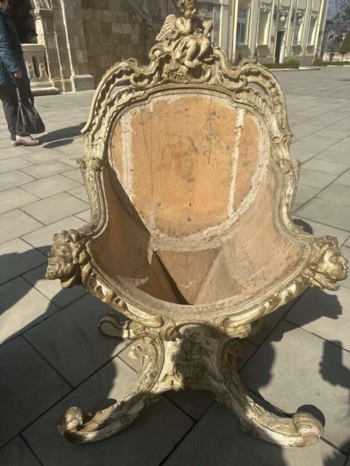 Вкрадене крісло Митрополита Андрея Шептицького, фото Львівської архиєпархії УГКЦ Вкрадене крісло Митрополита Андрея Шептицького, фото Львівської архиєпархії УГКЦ